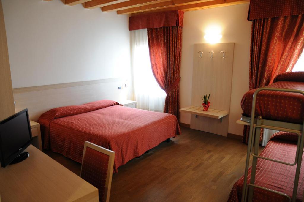 Hotel 5 Colonne Mirano Room photo